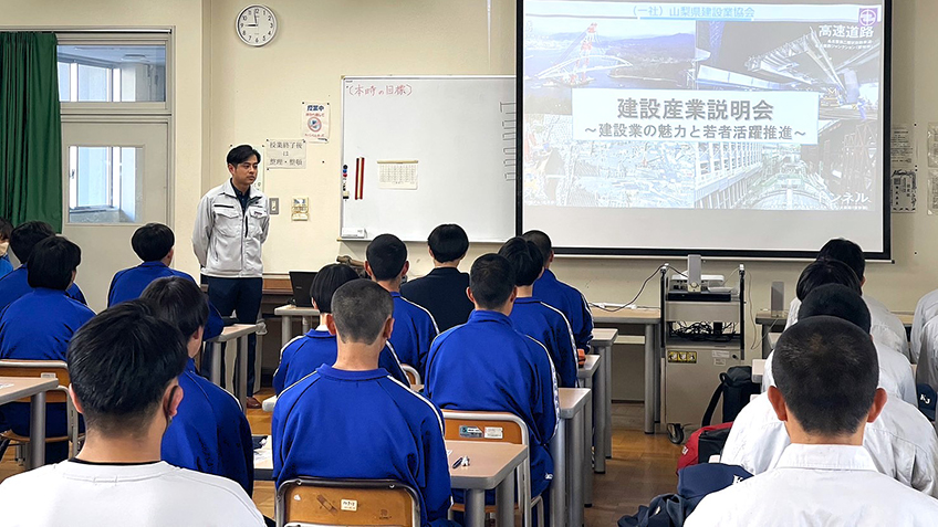 小学校校出前授業(じどう車くらべ/建設機械体験)